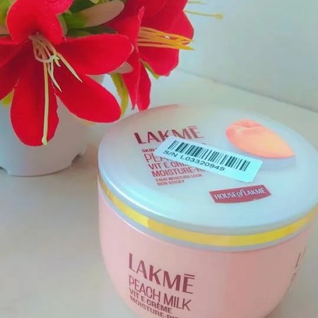 Lakme Skin Perfect Collection Peach Milk Vitamin E Cream Moisturiser 200g