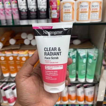 Neutrogena Clear & Radiant Face Scrub 150ml