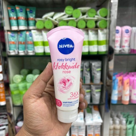 Nivea Rosy Bright Hokkaido Rose Whip Foam Cleanser