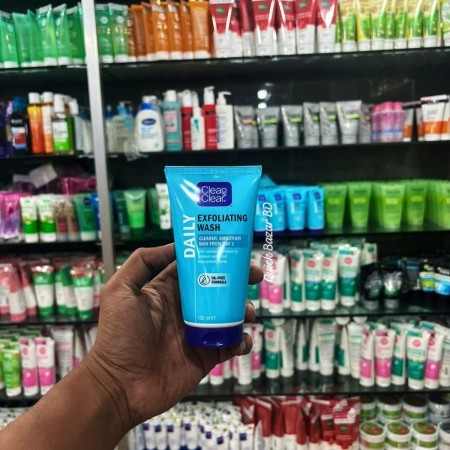 Clean & Clear Exfoliating Daily Wash 150ml